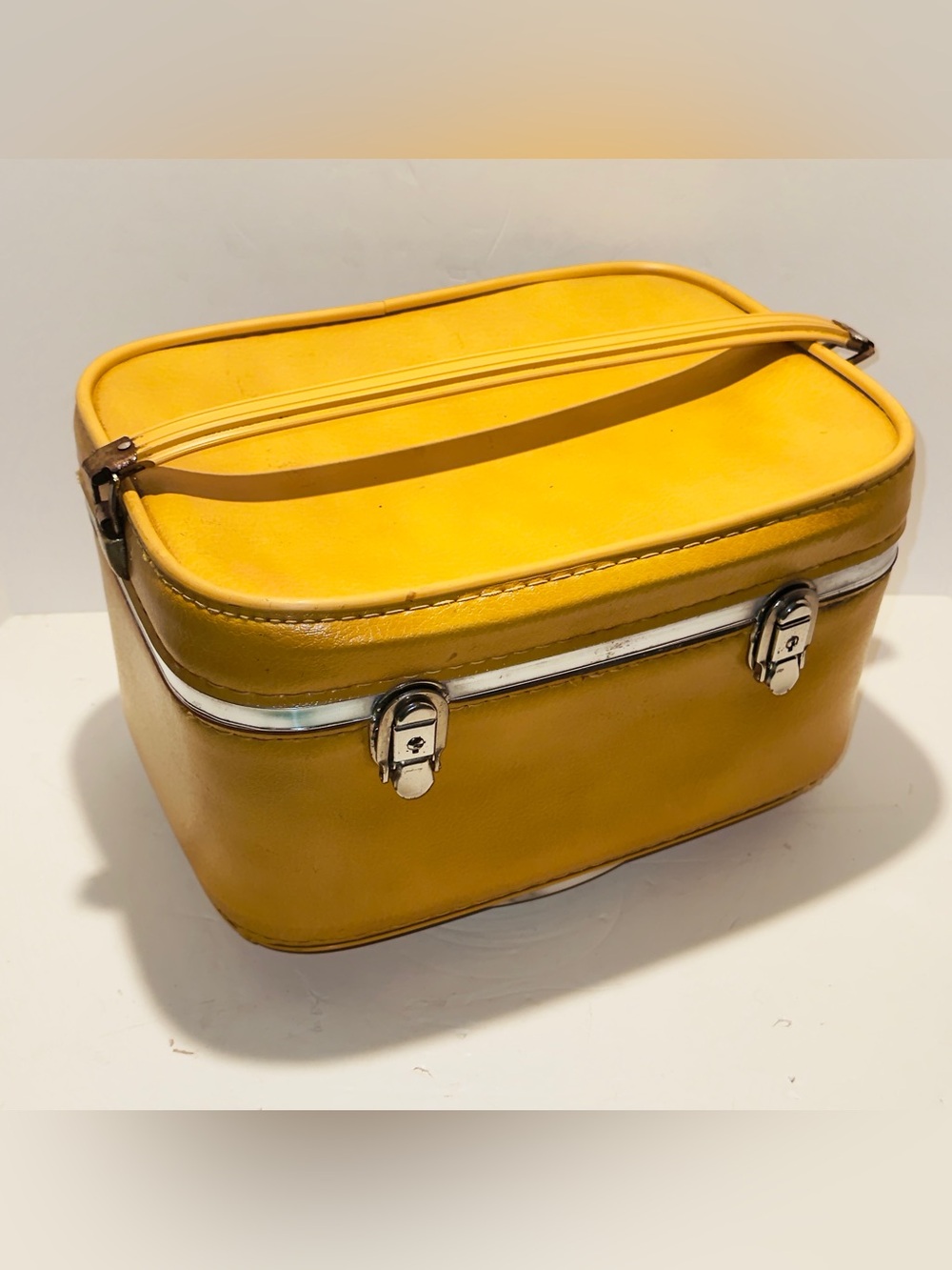 Vintage Train Case Womens L Mustard Yellow Retro Makeup Vanity Box Mid Century